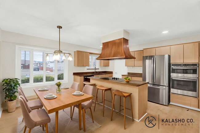 Photo - 3BD | 3BTH - HOT TUB - WATER FRONT - NEWLY RENOVATED - ON SYLVAN LAKE