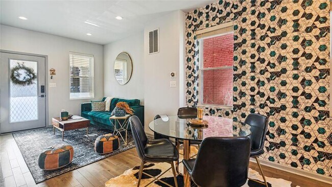 Photo - 717 Rittenhouse St NW