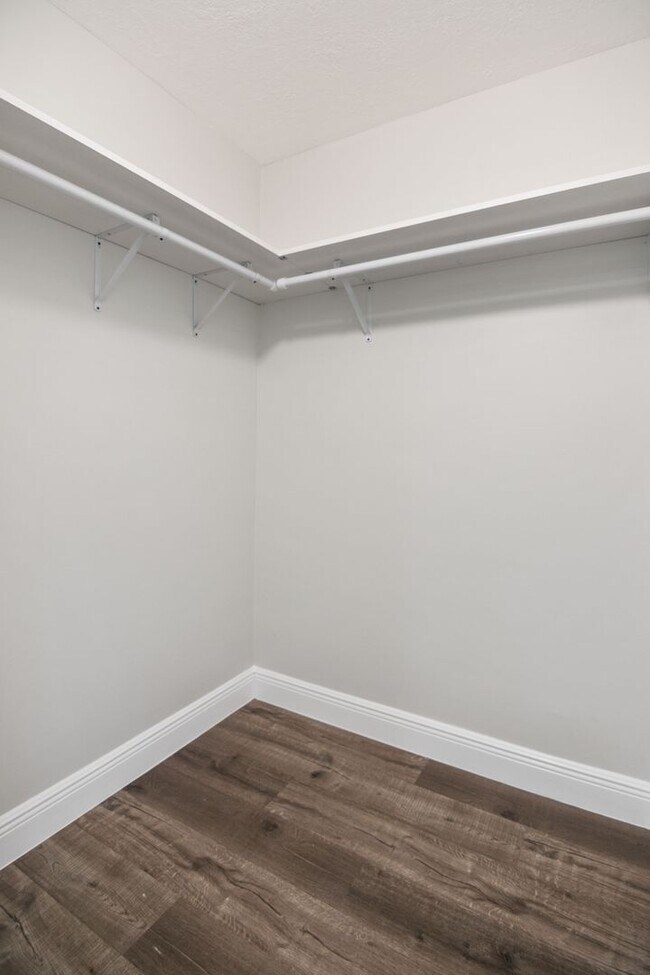 Photo - ONE BEDROOM ONE BATHROOM! WATERFRONT COMMUNITY! WITH W/D!! Unidad 211