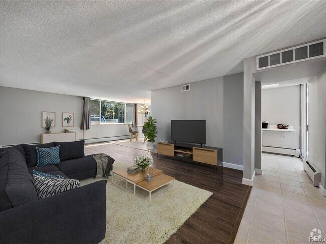 Building Photo - 740 N Pearl St Unit 204 Rental