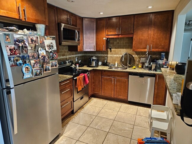 Building Photo - 16 Williamsburg Ct Unit 23