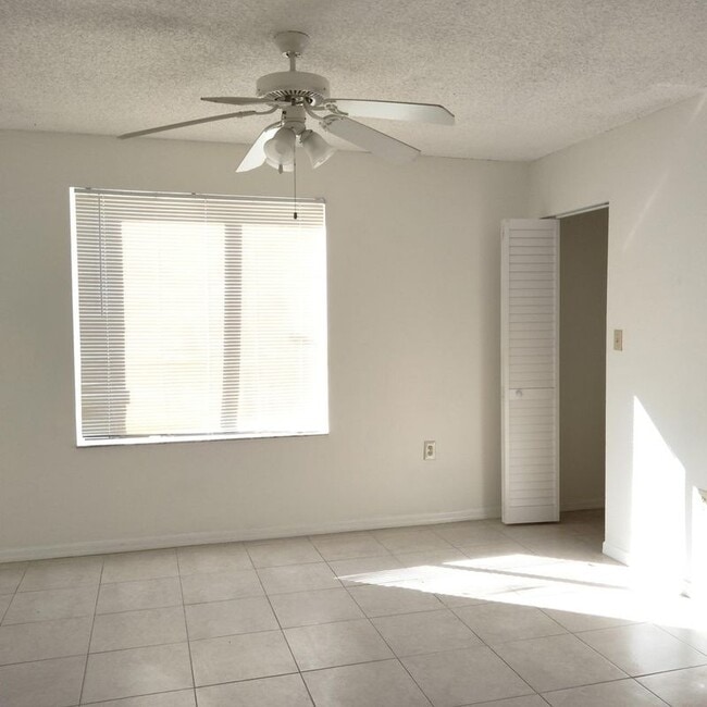 Photo - 17101 Glenmoor Dr