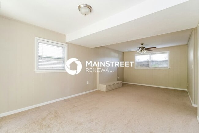 Photo - 3 Bedroom Pet-Friendly Home in Louisville, KY with Main Street Renewal
