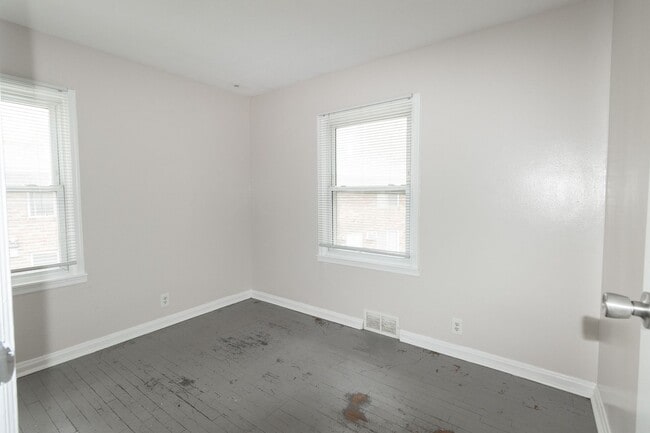 Photo - 4 Bed 2 Bath House on East Campus