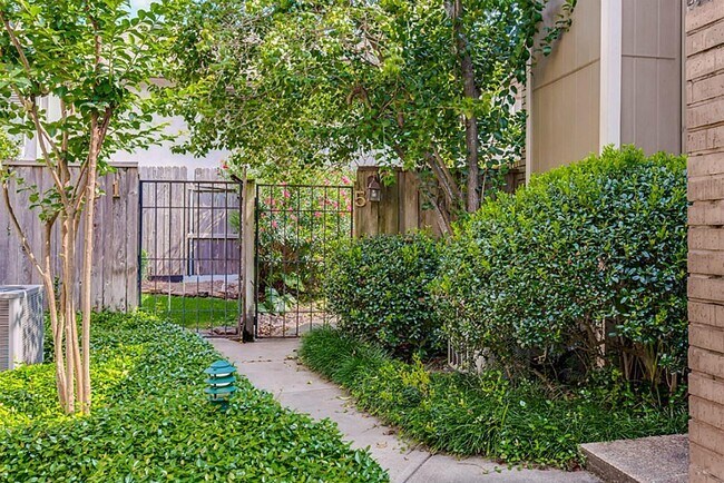 Photo - 1920 Augusta Dr Unidad 5 Rental
