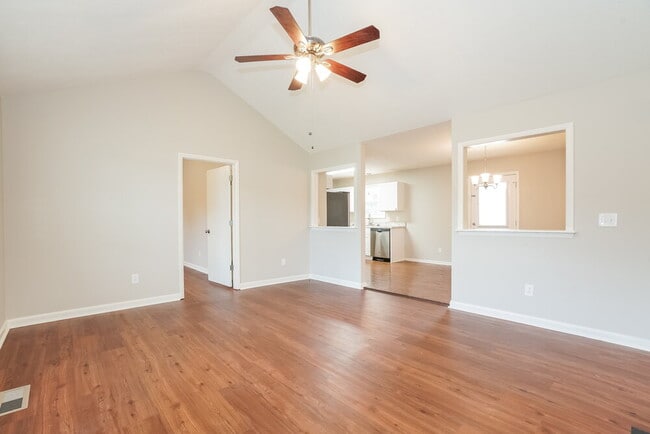 Photo - 581 Woodcrest Dr