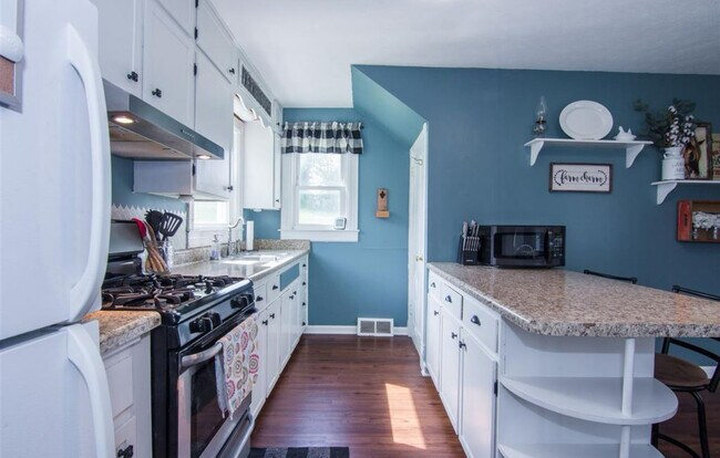 Photo - 233 N Main St