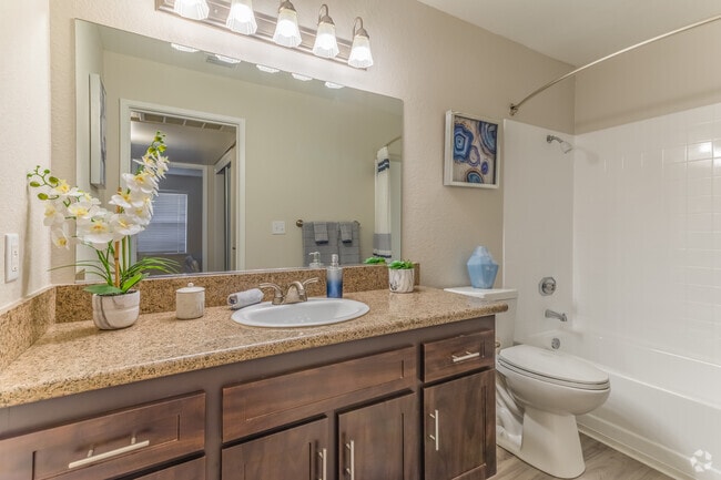 1BR, 1BA - 616 SF