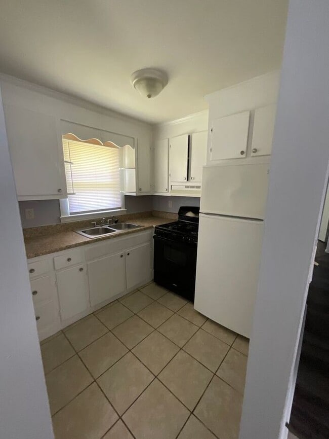 Photo - 3 bedrooms one bath apartment located in the Highlands, section of Portsmouth