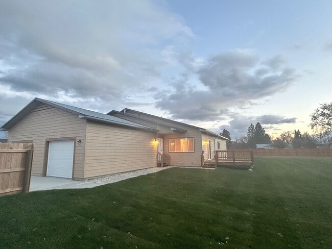 Building Photo - Beautiful 3 bed, 2 bath Hamilton home