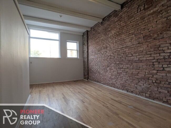 Building Photo - 3542 N Halsted St Unit 1F Rental