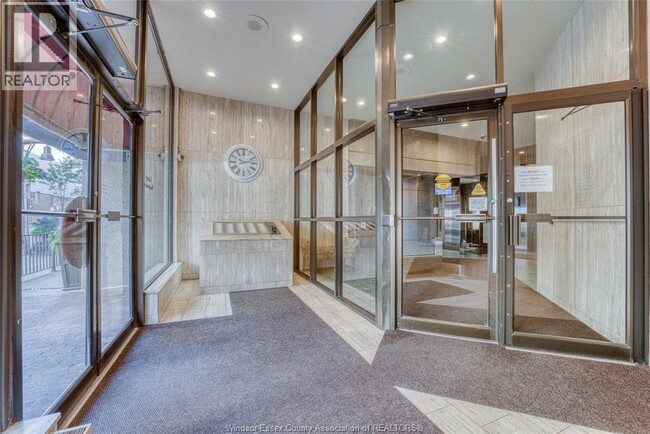 Photo - 380 Pelissier St Unité 2201