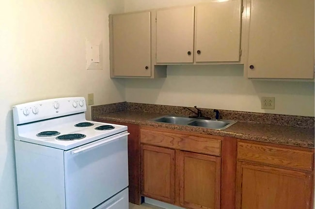 Building Photo - 2921 New Walkertown Rd Unit P