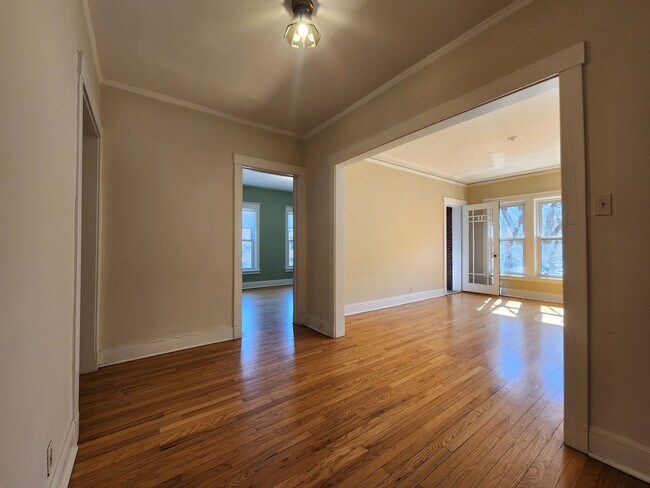 Photo - Large 3-bed/1-bath Apartment in the Heart of Rogers Park! Unit 1302-2