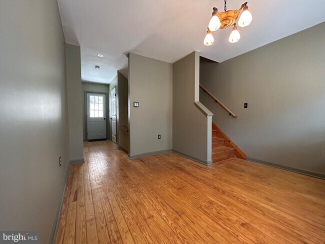 Photo - 162 York St