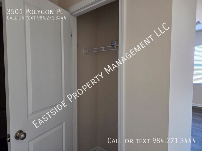 Photo - 3501 Polygon Pl