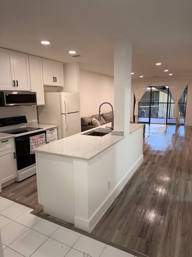 Building Photo - 9517 NW 2nd Pl Unit 9517