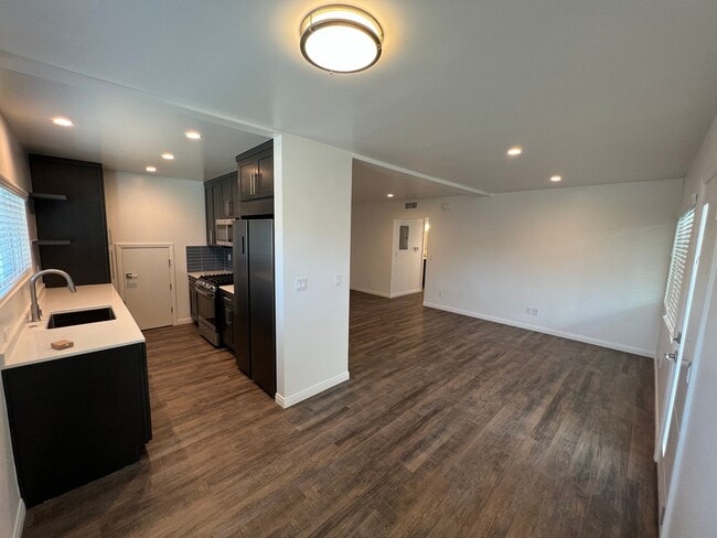 Photo - Midtown Gorgeous Updated Apartment! 2/2 downstairs! Unit 3357 Rexford St