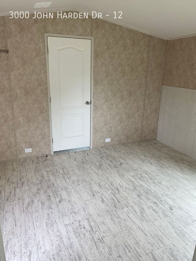 Photo - 3000 John Harden Dr