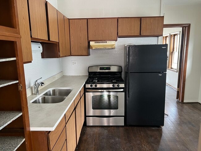 Photo - 331 157th St