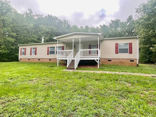 Building Photo - Discover this 4-bedroom, 2-bath home in Claremont, NC