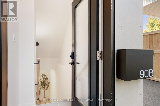 Photo - 90 Hamilton Ave N Unité B