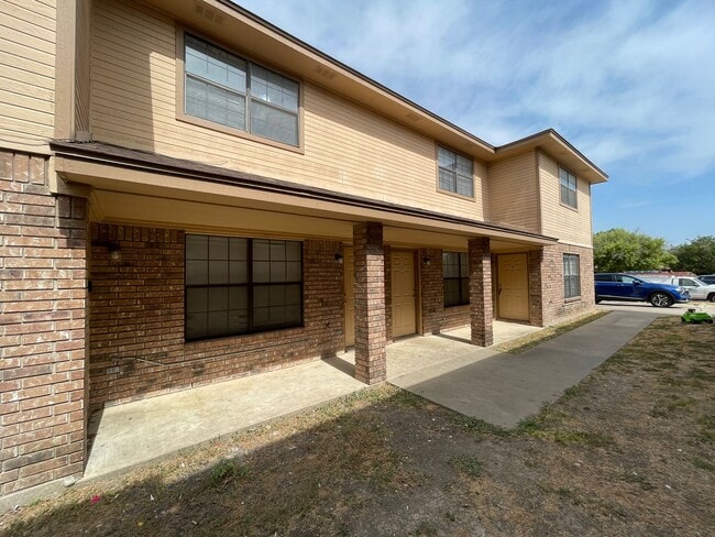 Building Photo - 904 Clairidge Ave Rental