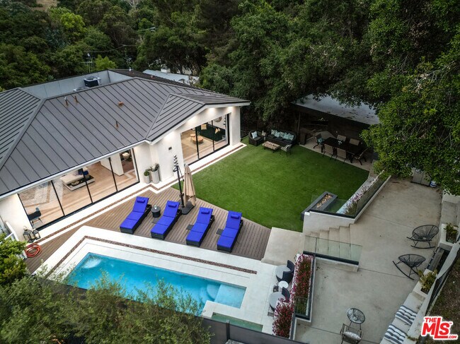 Photo - 8149 Willow Glen Rd