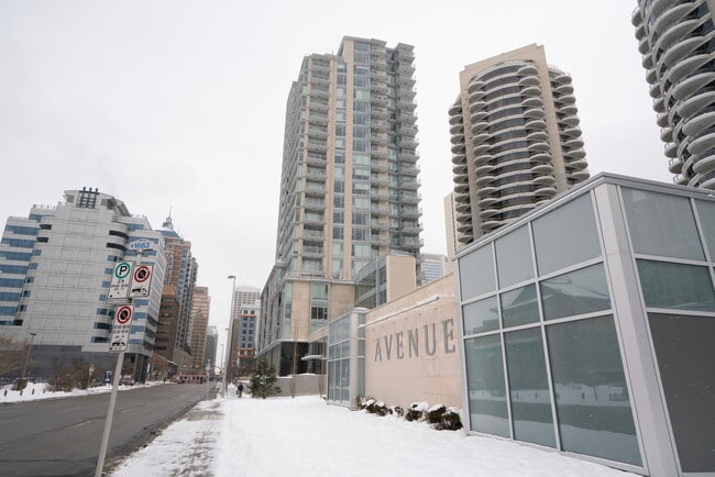 Photo - 1025-2105 5 Ave SW