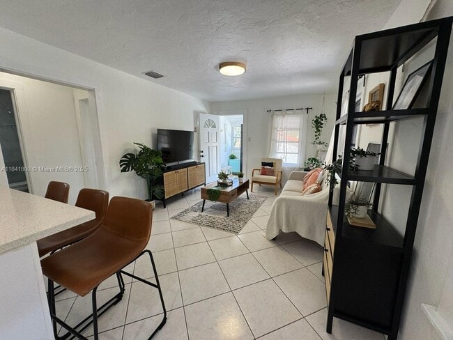 Photo - 3901 SW 6th St