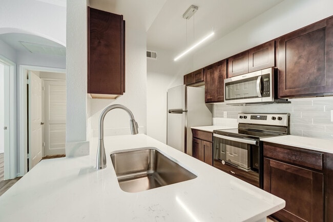 Photo - Colonnade at Willow Bend