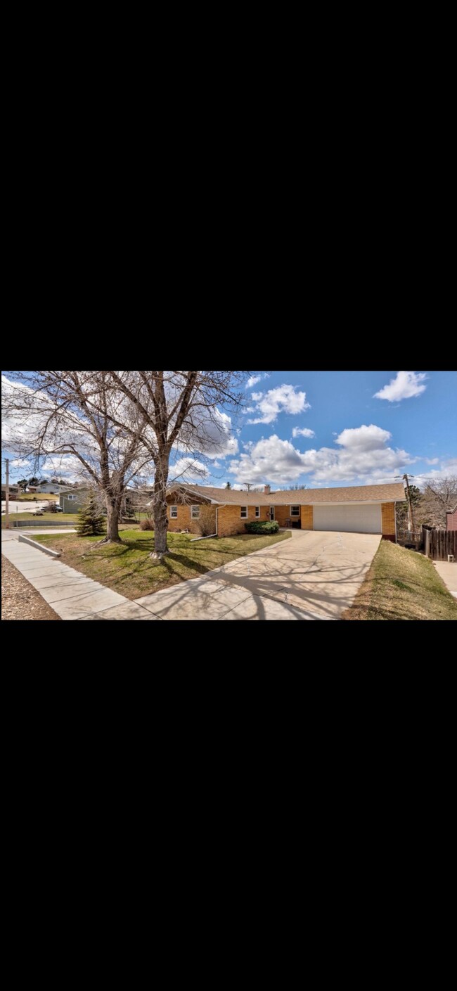 Photo - 3323 Parkview Dr