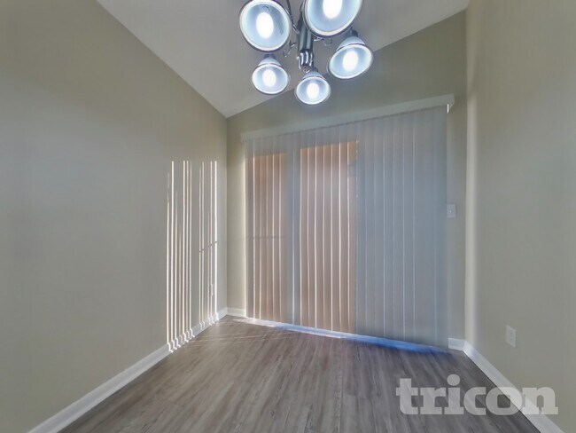 Photo - 3151 Kelling St