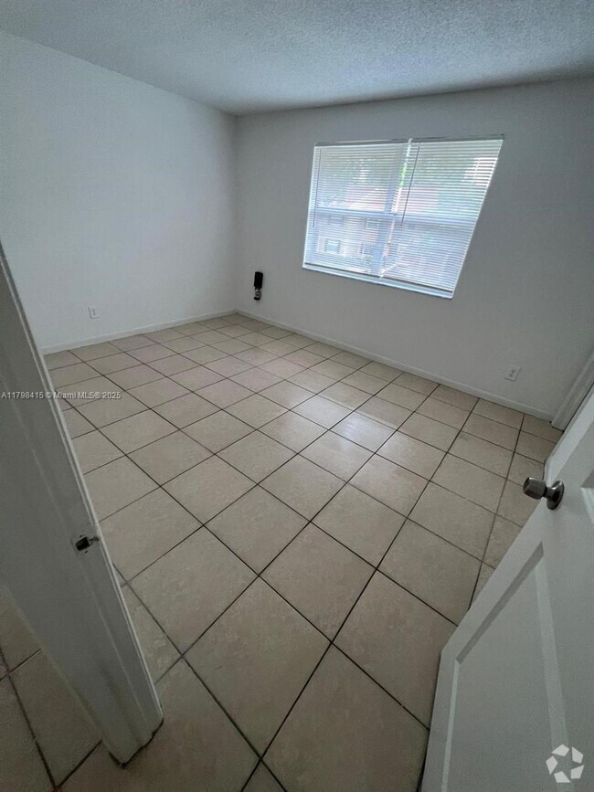 Building Photo - 10452 NW 8th St Unit 202 Rental