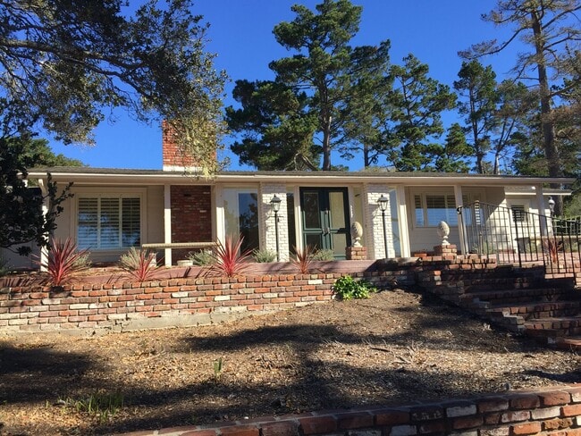 Building Photo - 1563 Sonado Rd Unit 1563 Sonado Road-Main House