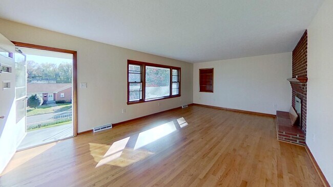 Photo - 315 W Main St