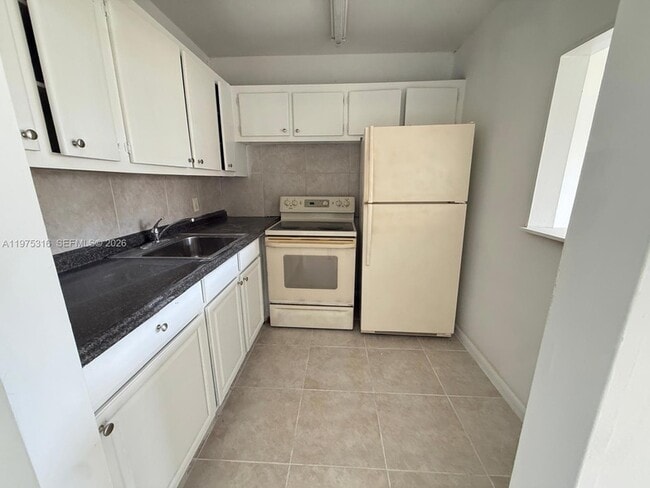 Photo - 210 Canterbury J Unit 2100