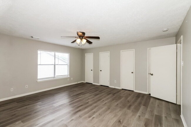 Photo - 4635 Linden Pl