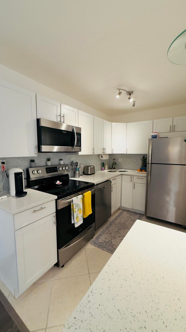 702 SE 2nd Ave Unit 405