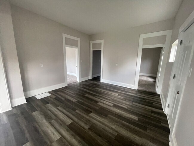 Photo - 1138 W 30th St