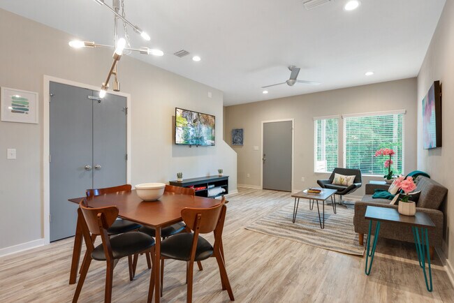 Photo - 823 N Bronough St