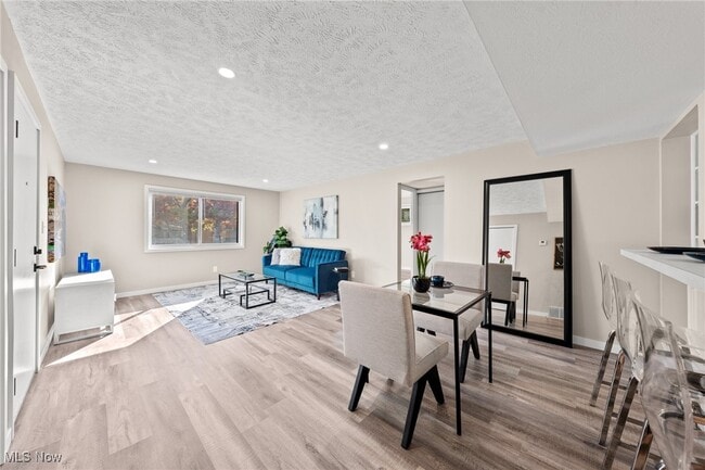 Building Photo - 21044 Southbend Cir Unit 1