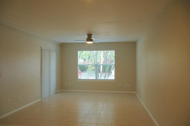 Photo - 1780 Palm Cove Blvd Unidad 6-102