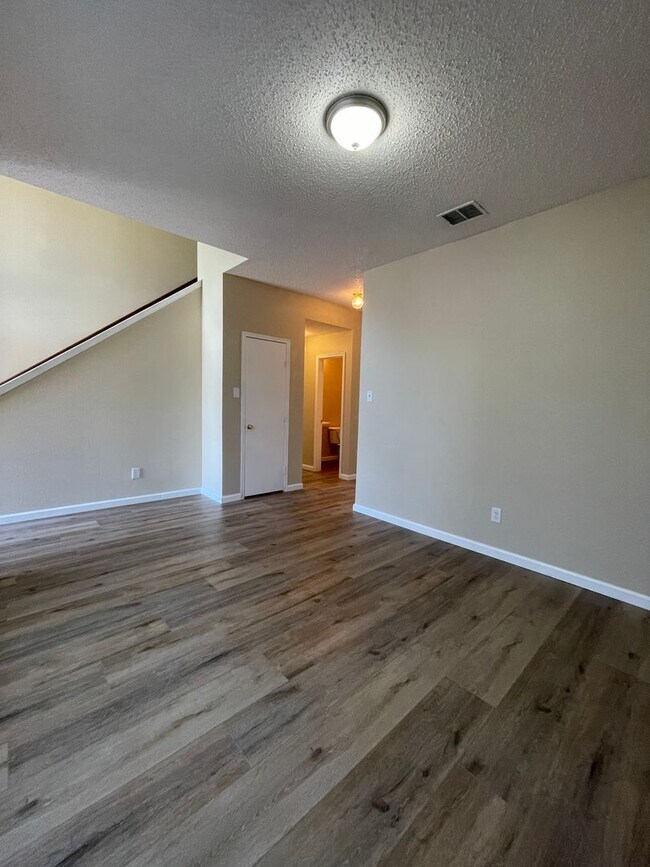 Photo - 213 Beechgrove Terrace