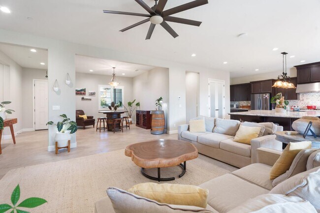 Photo - 822 Overstone Ave