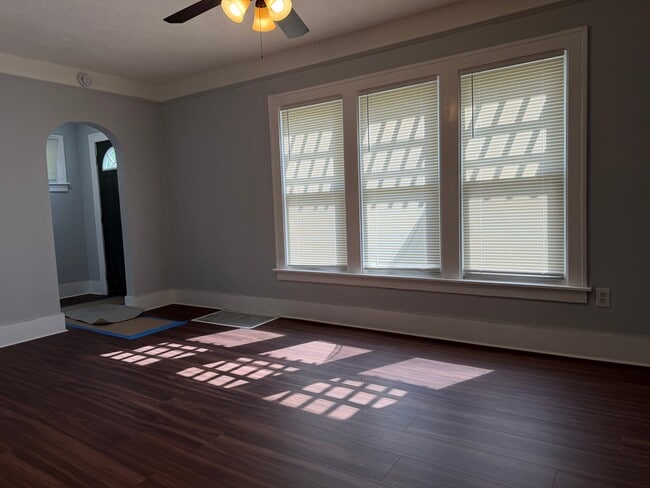 Photo - 107 N Sanford St