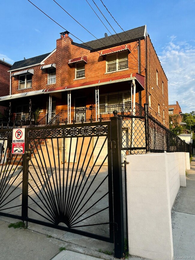 Building Photo - 1440 Needham Ave Unit 2nd Fl