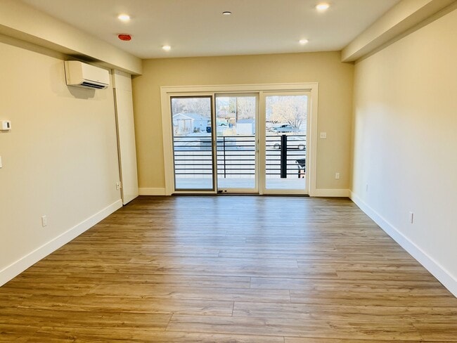 Photo - 1001 River Dr
