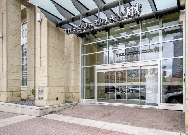 Building Photo - Beautiful Executive 1 Bedroom/1 Bathroom C... Unit 1205