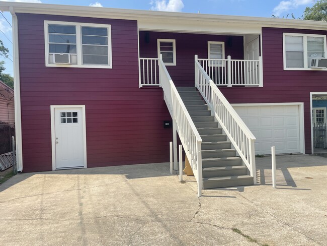 Building Photo - 206 Challenger St Unit Apt A